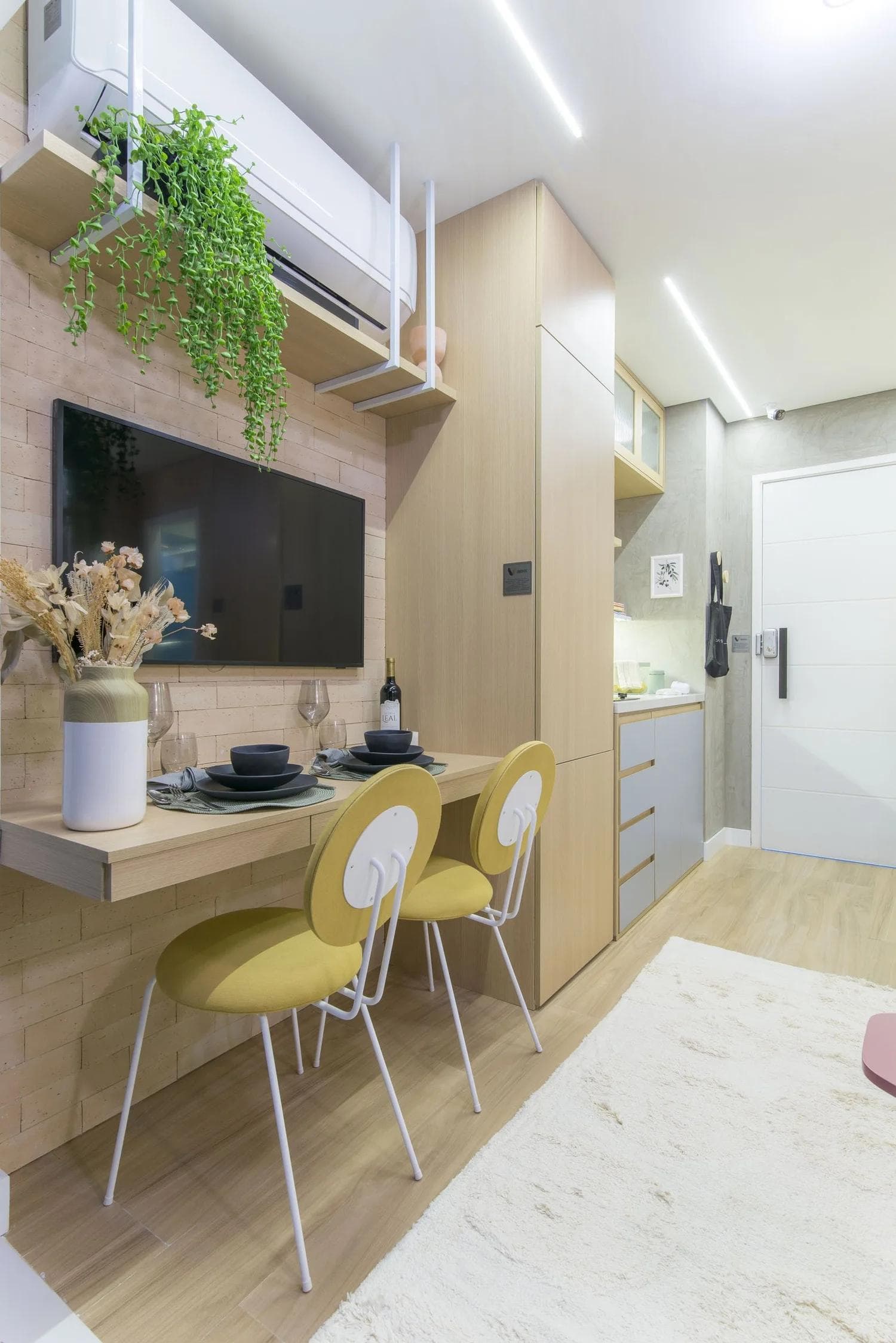 Explore a beautifully designed 500 sq ft 1 BHK residential interior project by Anisha Bhattacharya in Vikhroli East, Mumbai.