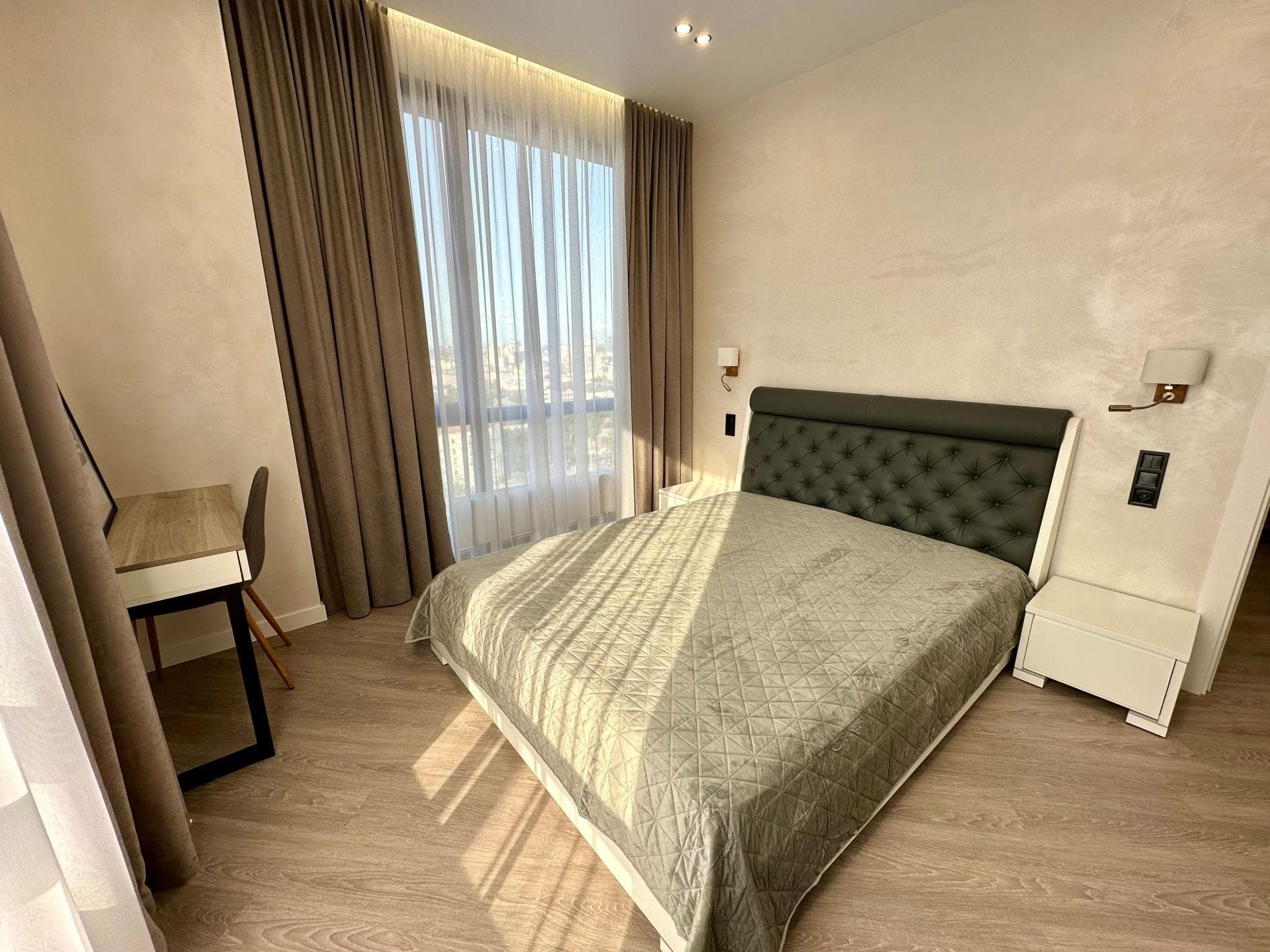 Minimal furniture layout in guest bedroom