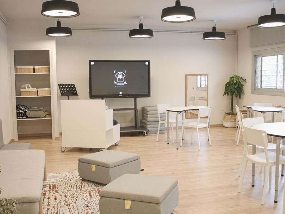 Modern coaching institute interior design in Bhopal with smart classroom and contemporary learning setup